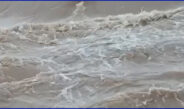 बारिश में लखनवाड़ा घाट पर पुण्य सलिला बैनगंगा का नजारा इस तरह था मानो लहरें उठ रहीं हों समुद्र में!