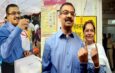 मुख्य निर्वाचन पदाधिकारी श्री अनुपम राजन ने सपत्नीक किया मतदान