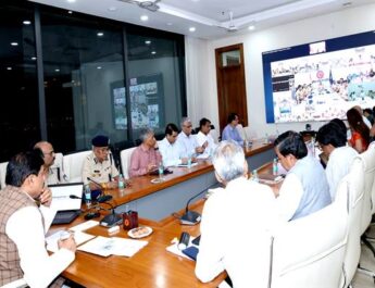 अधिकारी अलर्ट मोड पर रहें, नागरिक सेवाओं को करें सुनिश्चित : मुख्यमंत्री