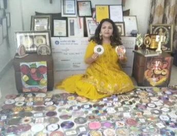 गणेश भक्त आयुषी : सीडी पर गणेश जी के 5001 चित्र बनाकर लिम्का बुक में दर्ज कराया नाम!