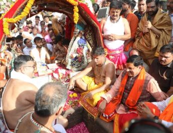 भगवान महाकाल की श्रावण माह की दूसरी सवारी में शामिल हुए मुख्यमंत्री