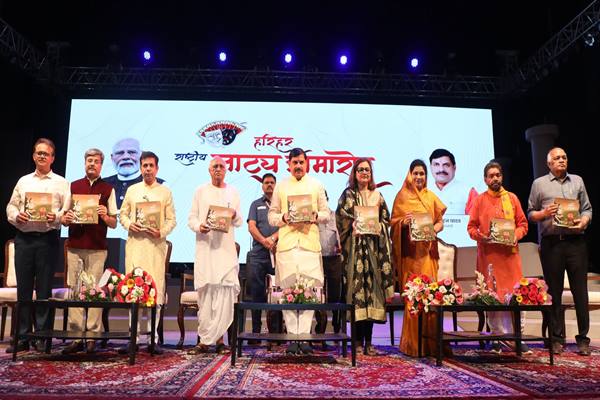 भारतीय नायकों के गौरवशाली इतिहास से युवाओं को परिचित कराने का नाटक सशक्त माध्यम : मुख्यमंत्री