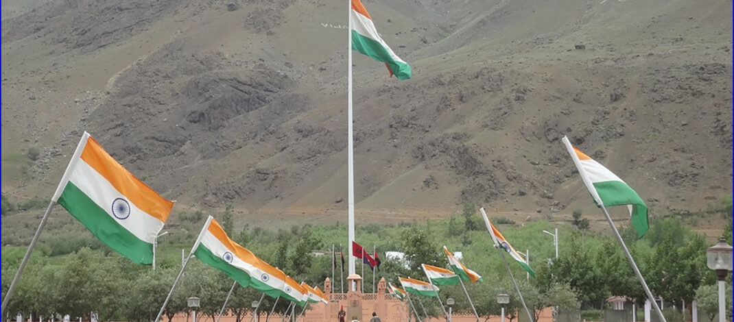 देश के वीर सैनिकों के बलिदान की तुलना में हम कहा है?