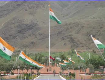देश के वीर सैनिकों के बलिदान की तुलना में हम कहा है?